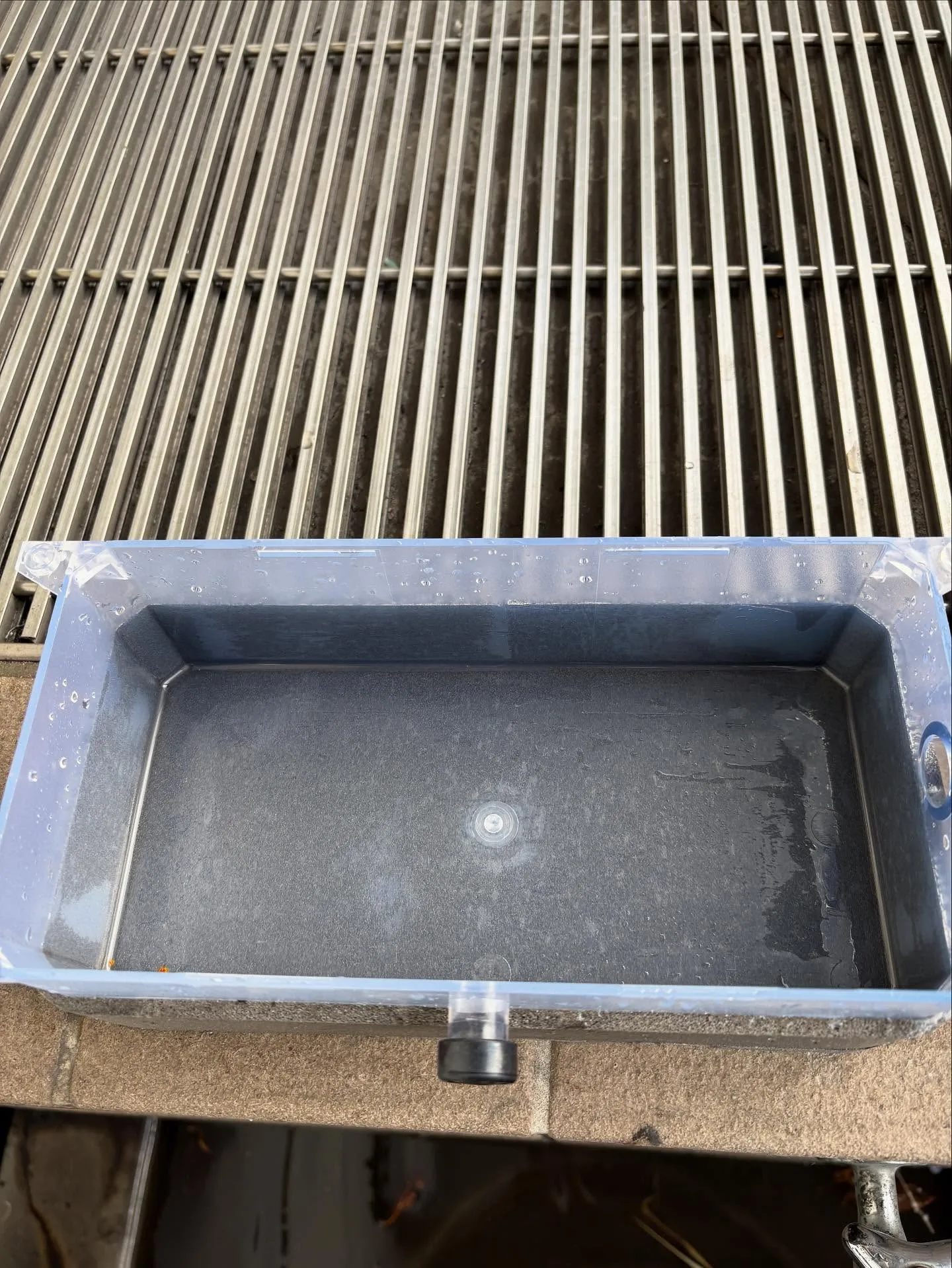 お世話になります。