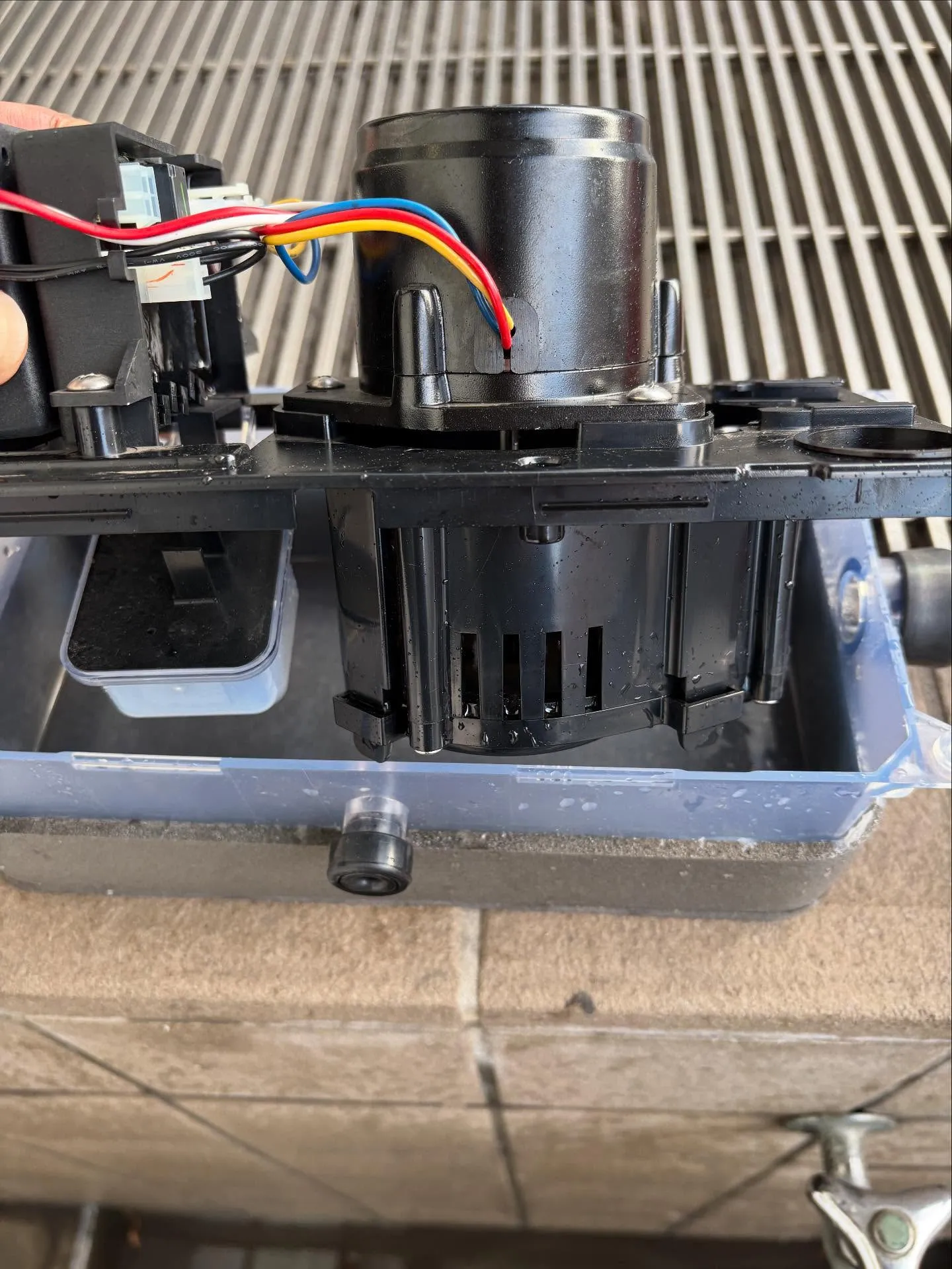 お世話になります。