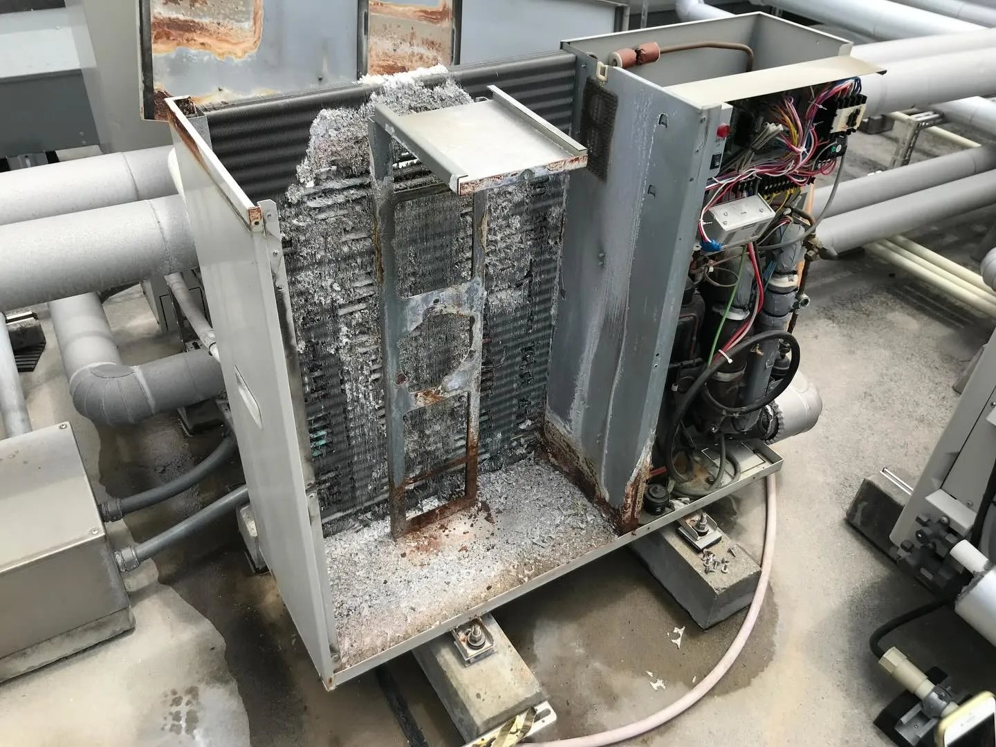 冷凍機漏電修理