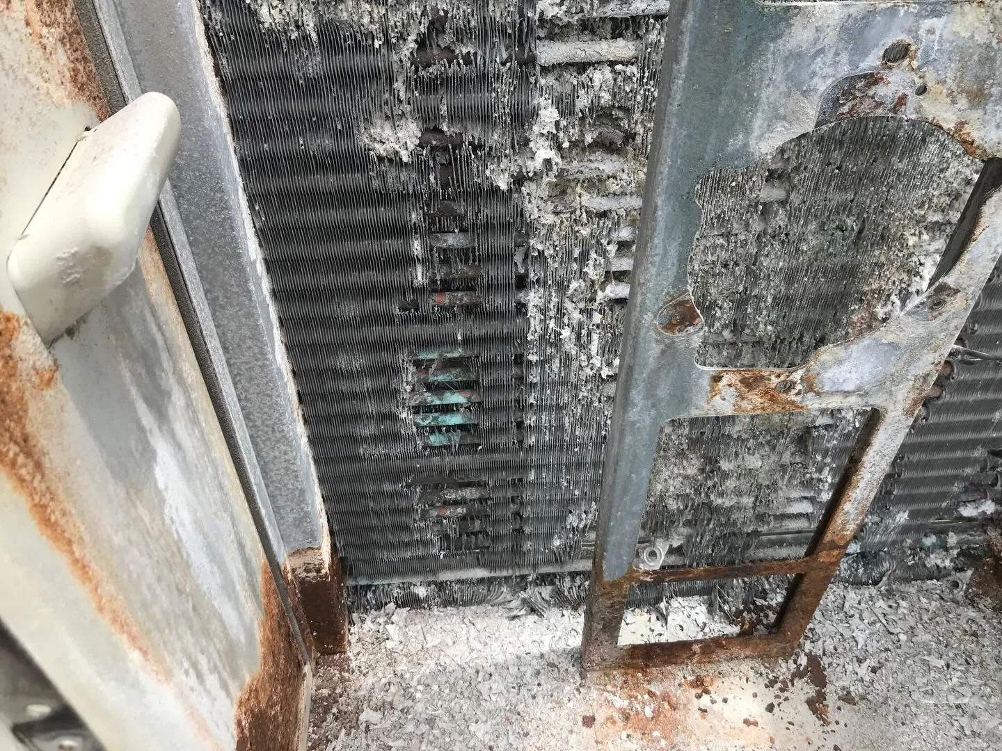 冷凍機漏電修理