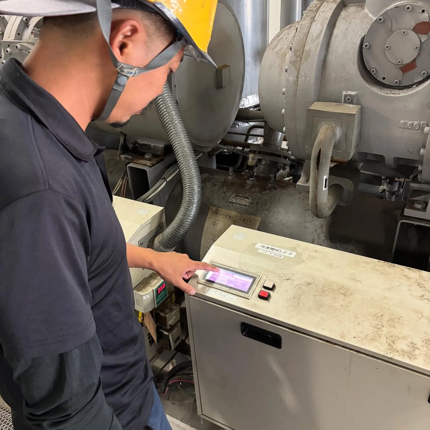 スクリュー冷凍機の異常停止