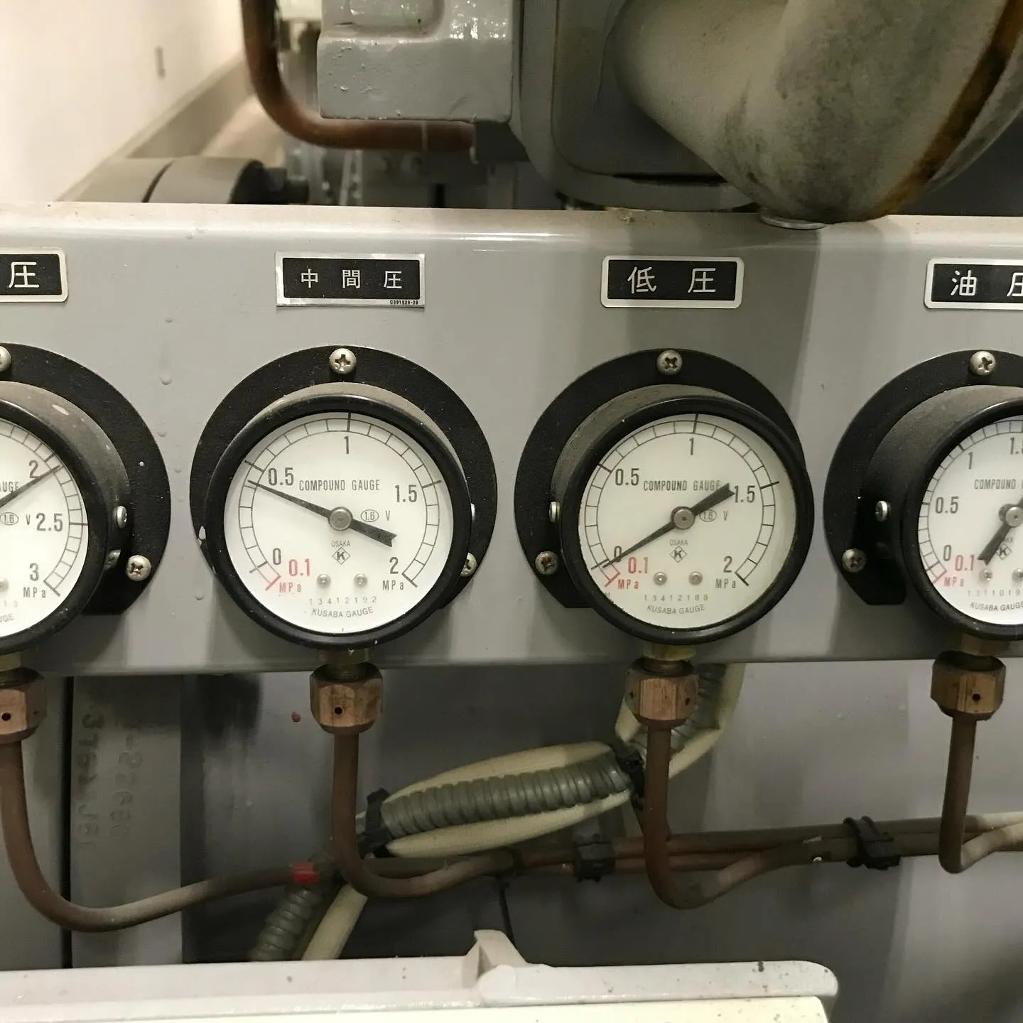 スクリュー冷凍機の異常停止