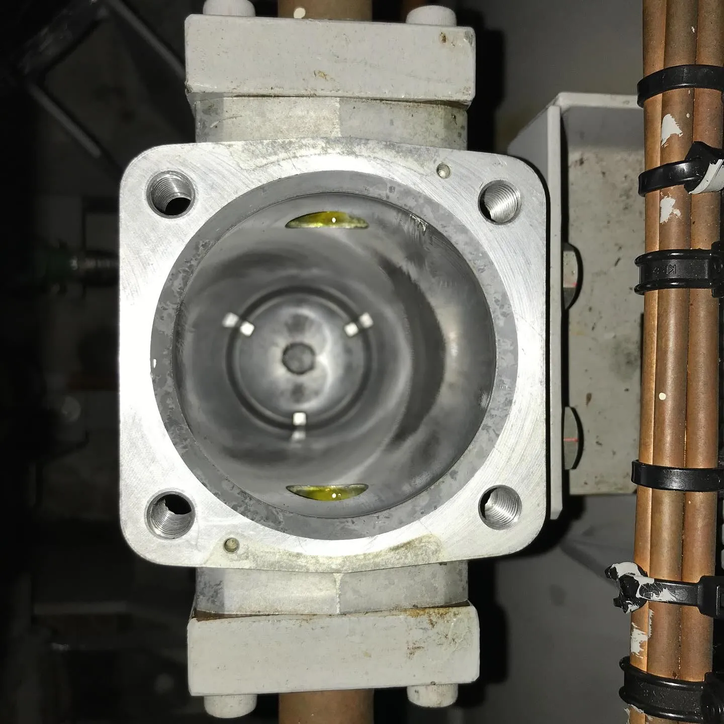 スクリュー冷凍機の異常停止