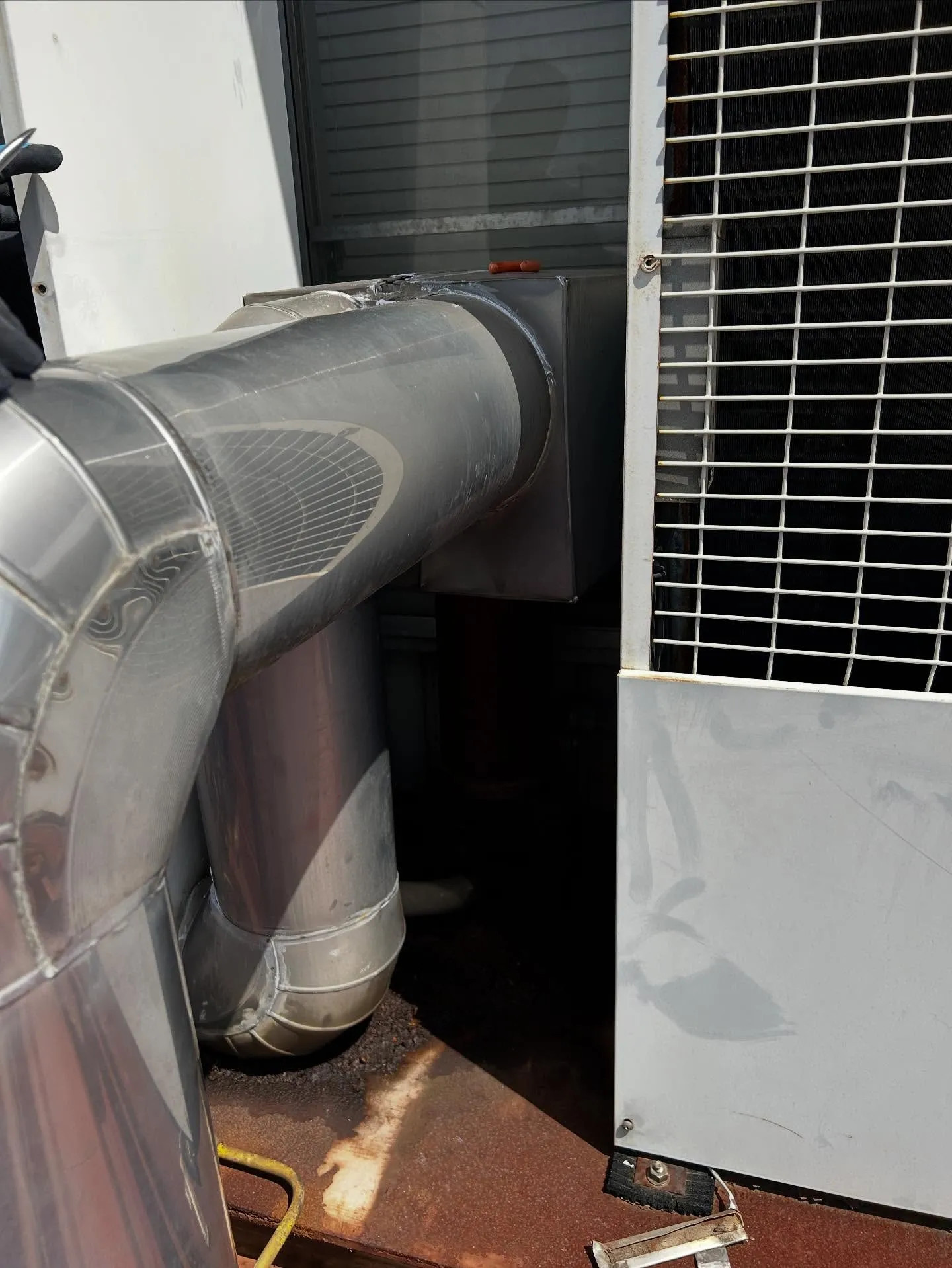 冷凍機ガス漏れ修理