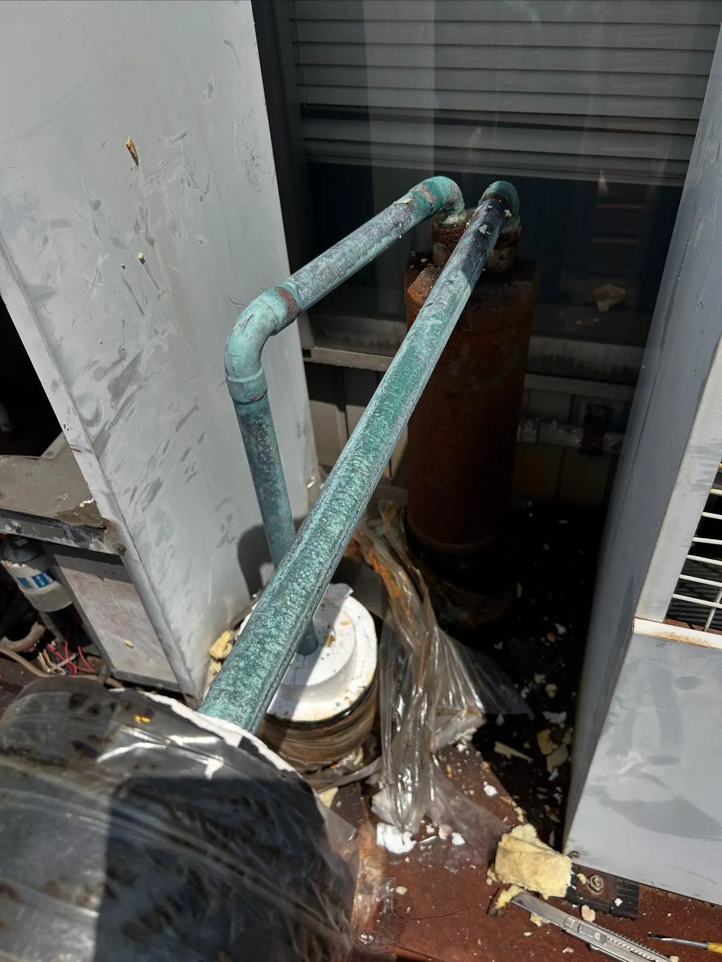 冷凍機ガス漏れ修理