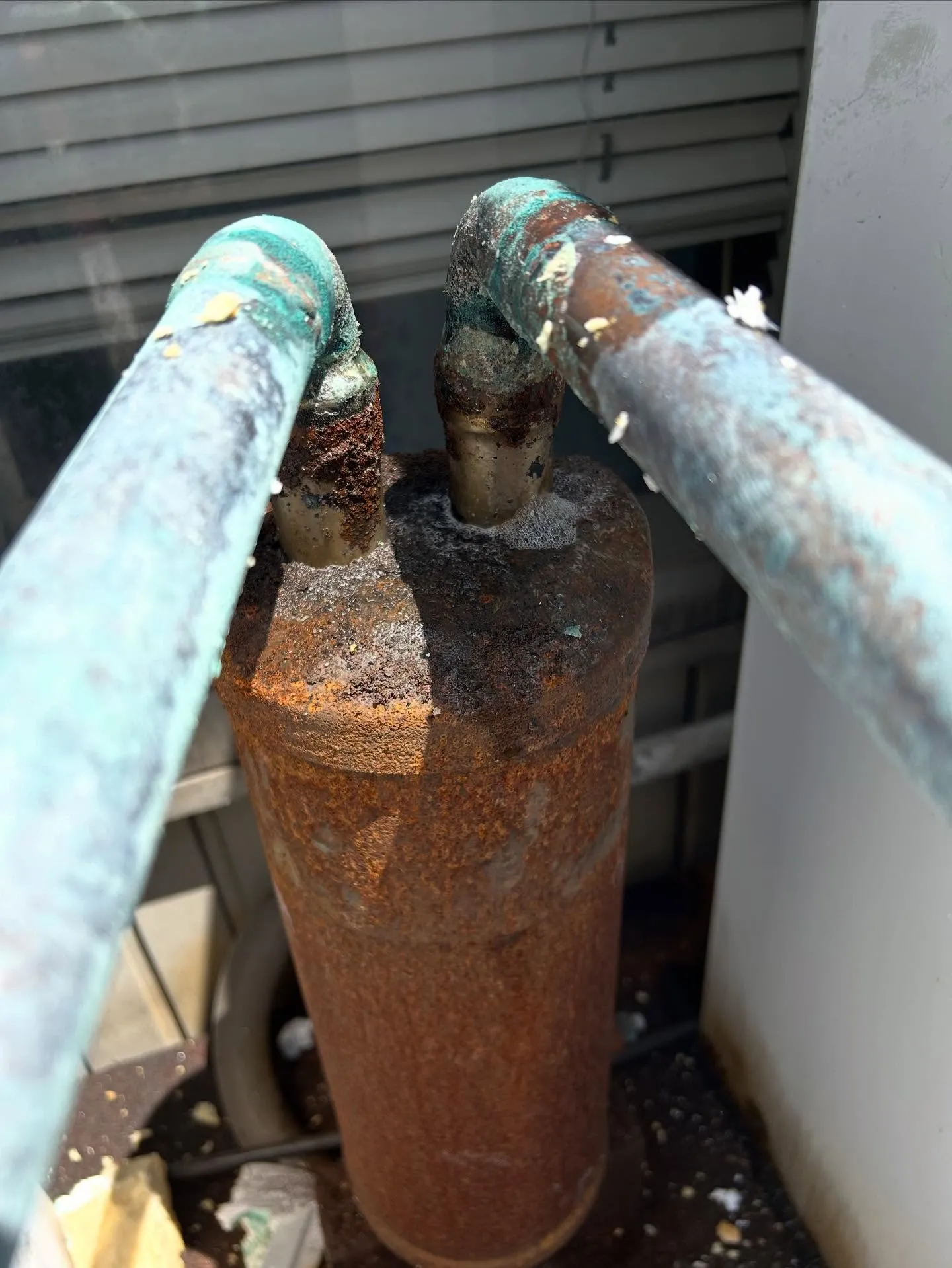 冷凍機ガス漏れ修理