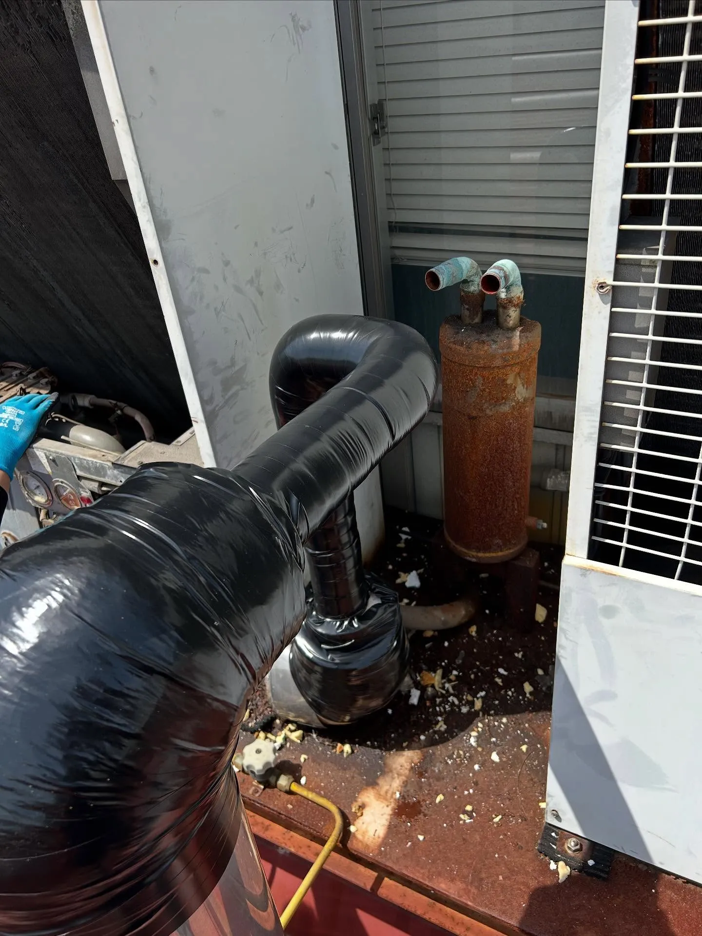 冷凍機ガス漏れ修理