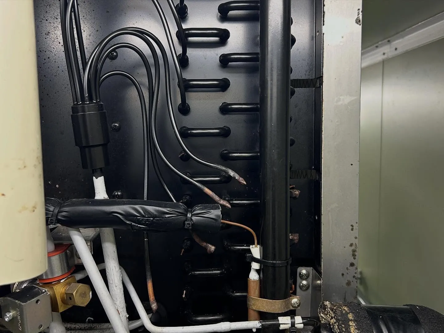 冷却器ガス漏れ修理