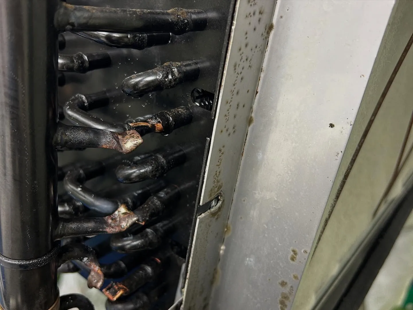 冷却器ガス漏れ修理