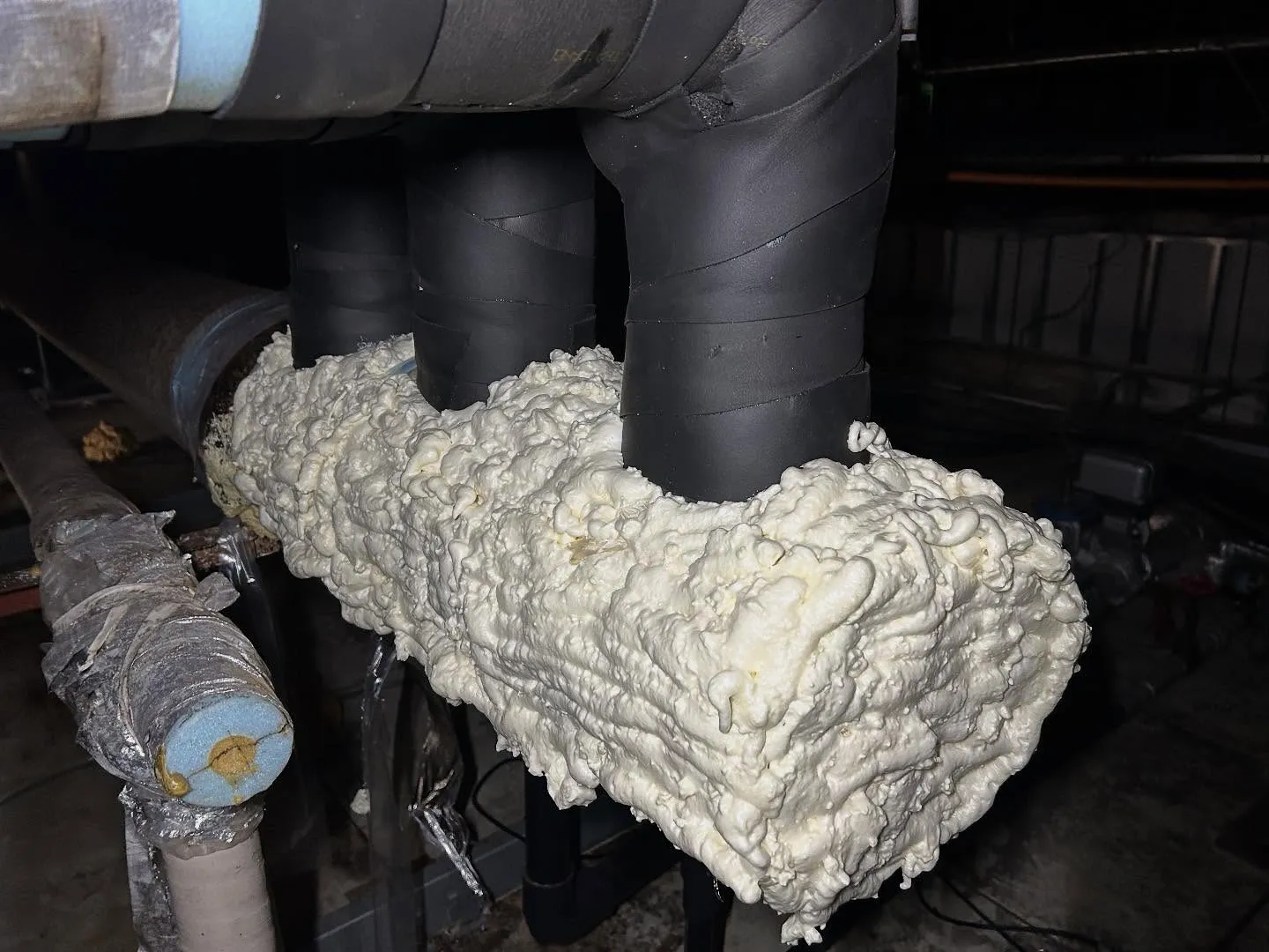 2段圧縮式スクリュー冷凍機大規模修繕