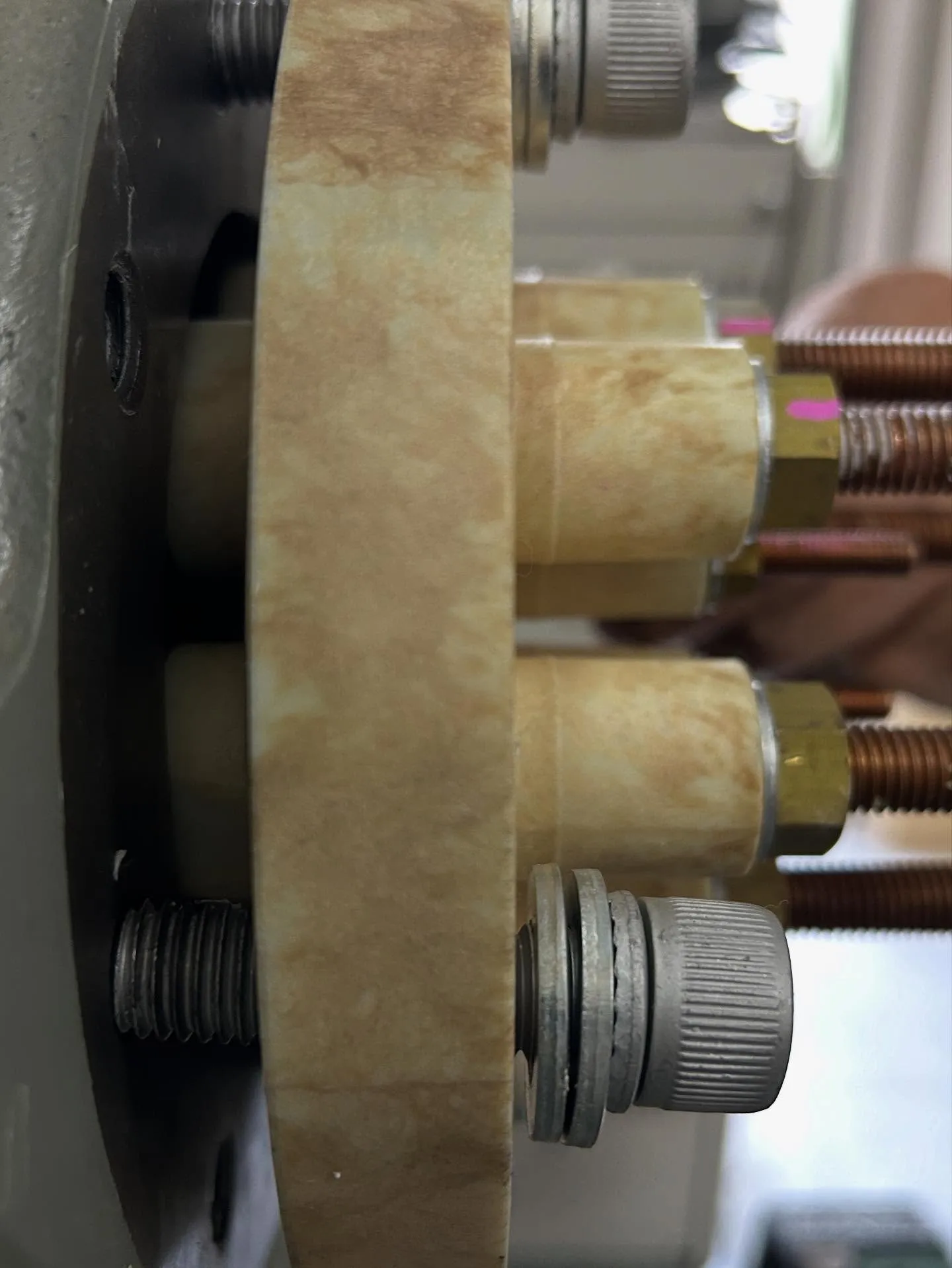 スクリュー冷凍機ガス漏れ修理