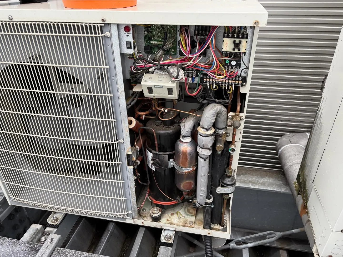 冷却器膨張弁交換作業