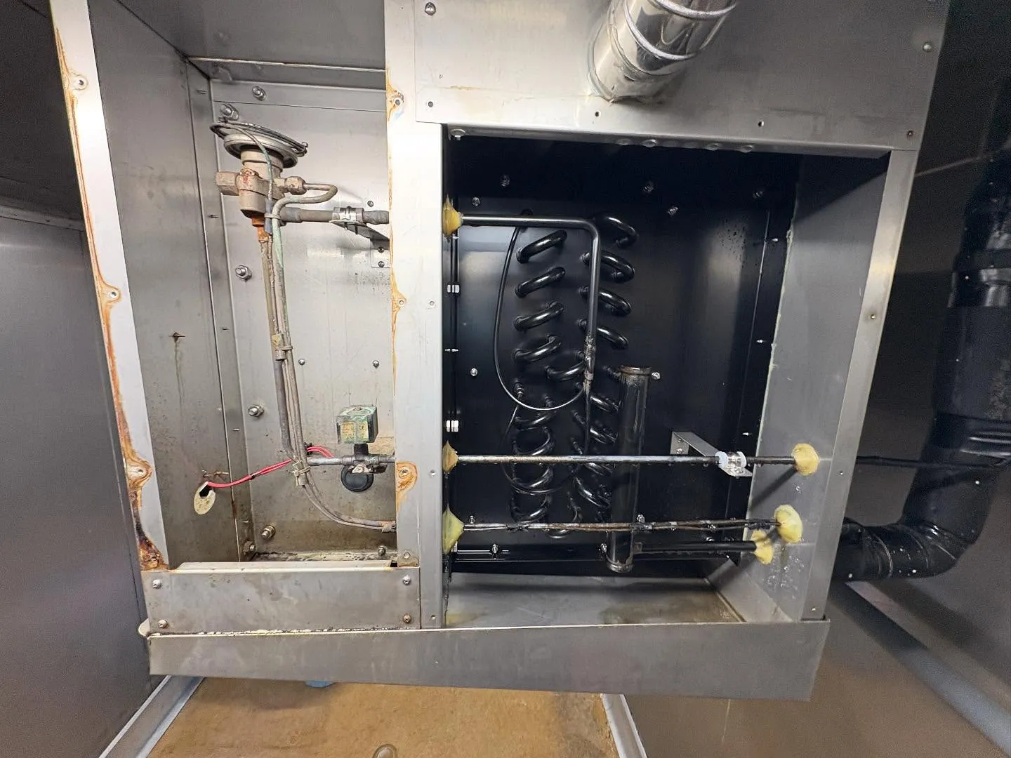 冷却器膨張弁交換作業