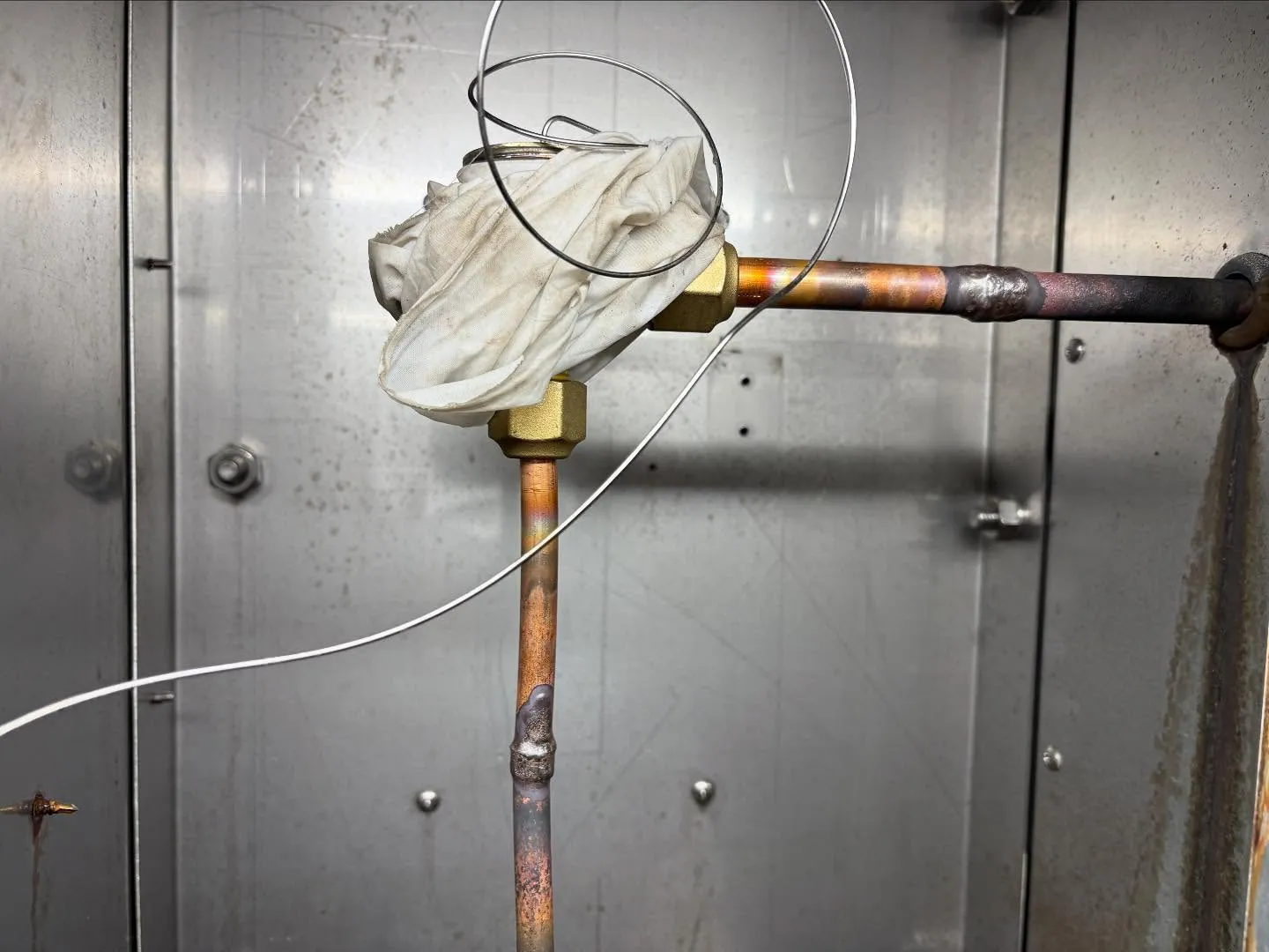 冷却器膨張弁交換作業