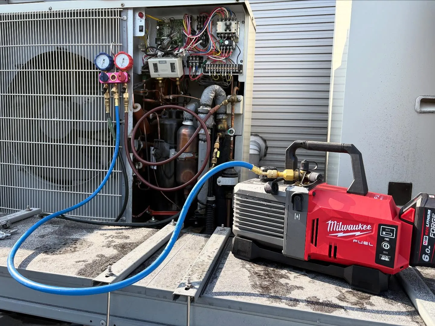 冷却器膨張弁交換作業