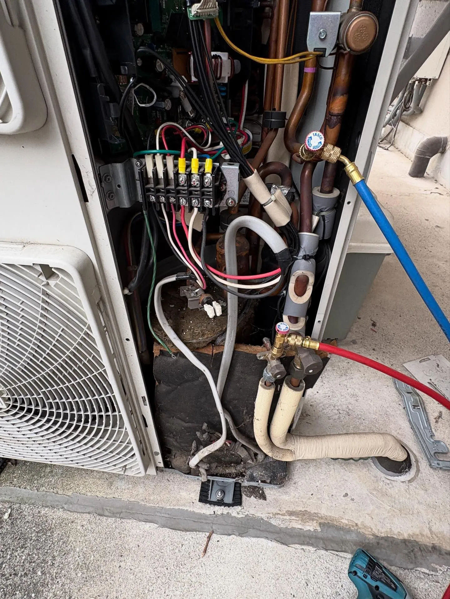 床置き空調機圧縮機異常停止