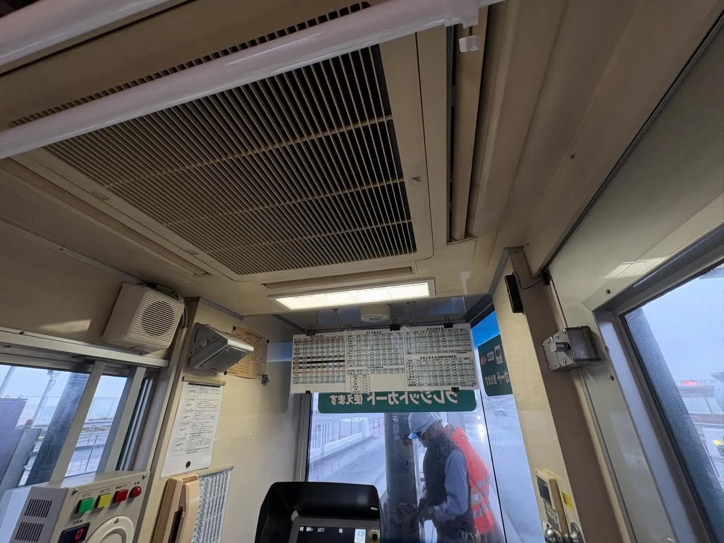 高速道路料金所空調機更新工事