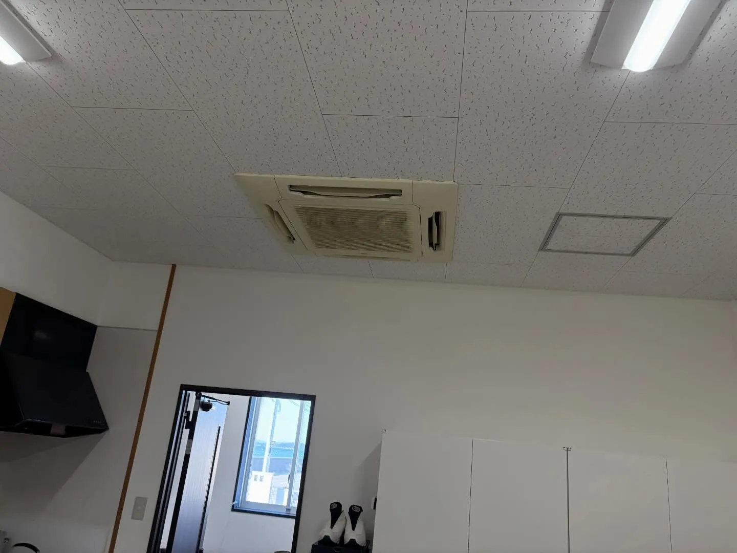 空調機設置作業