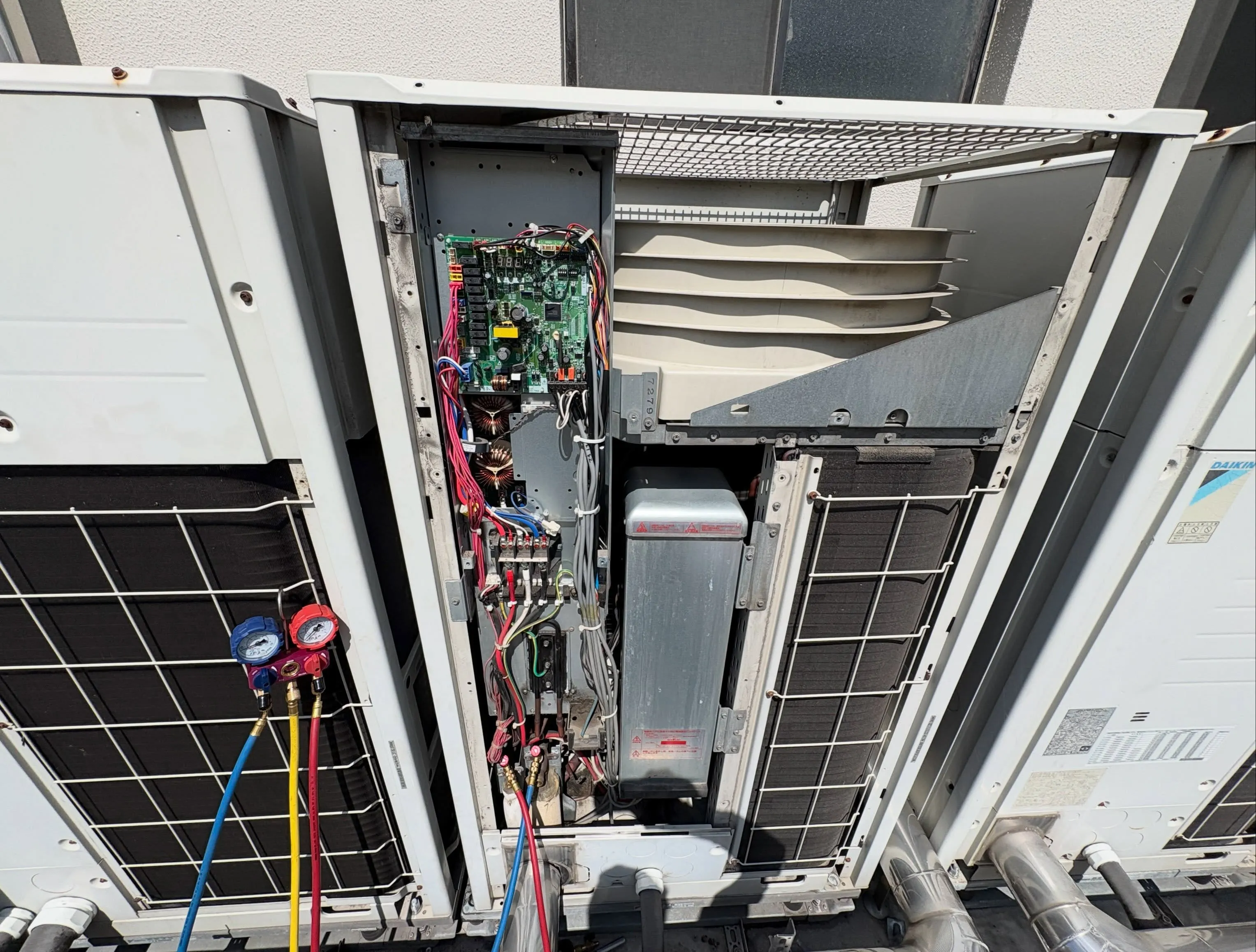 空調機熱交換器交換作業