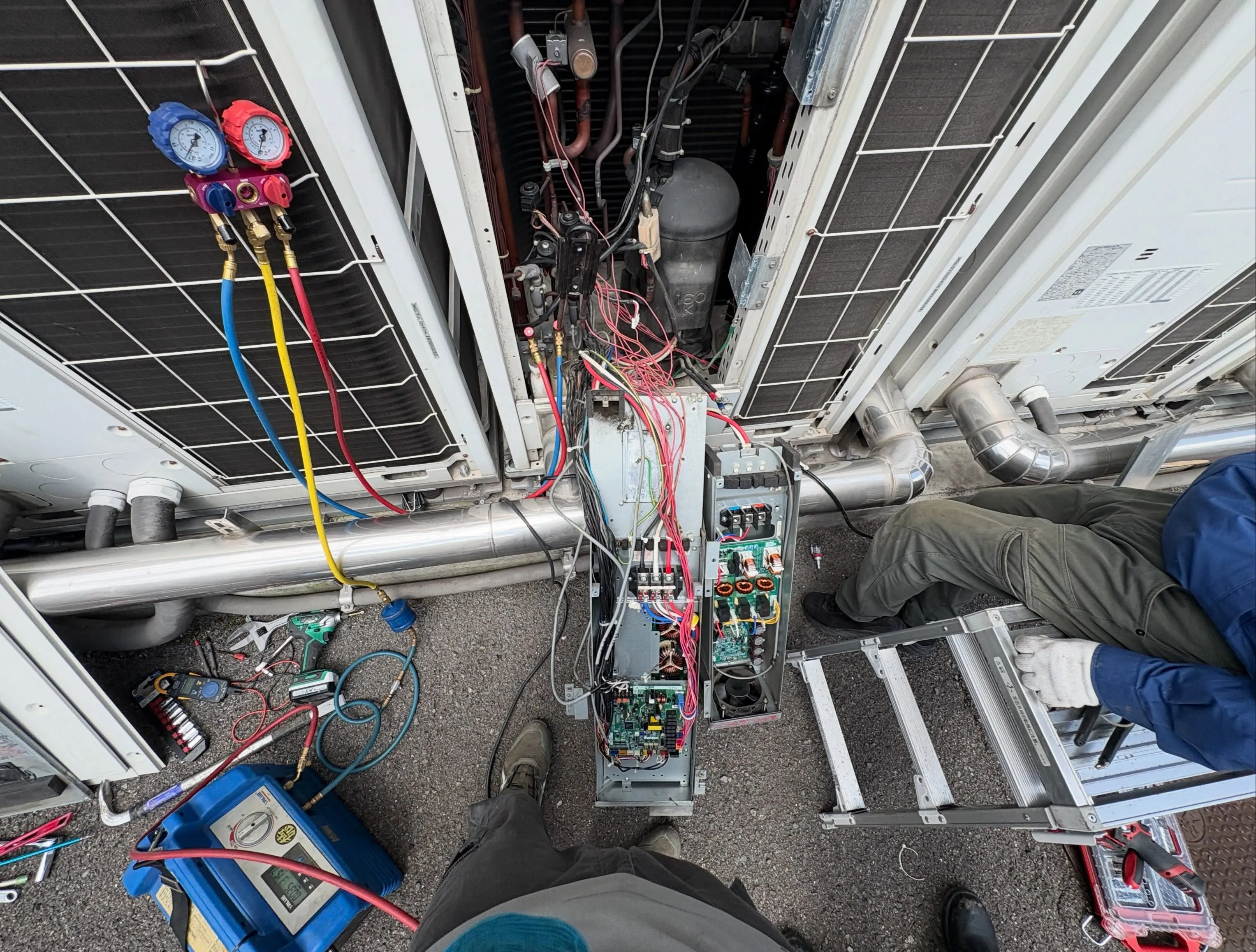 空調機熱交換器交換作業