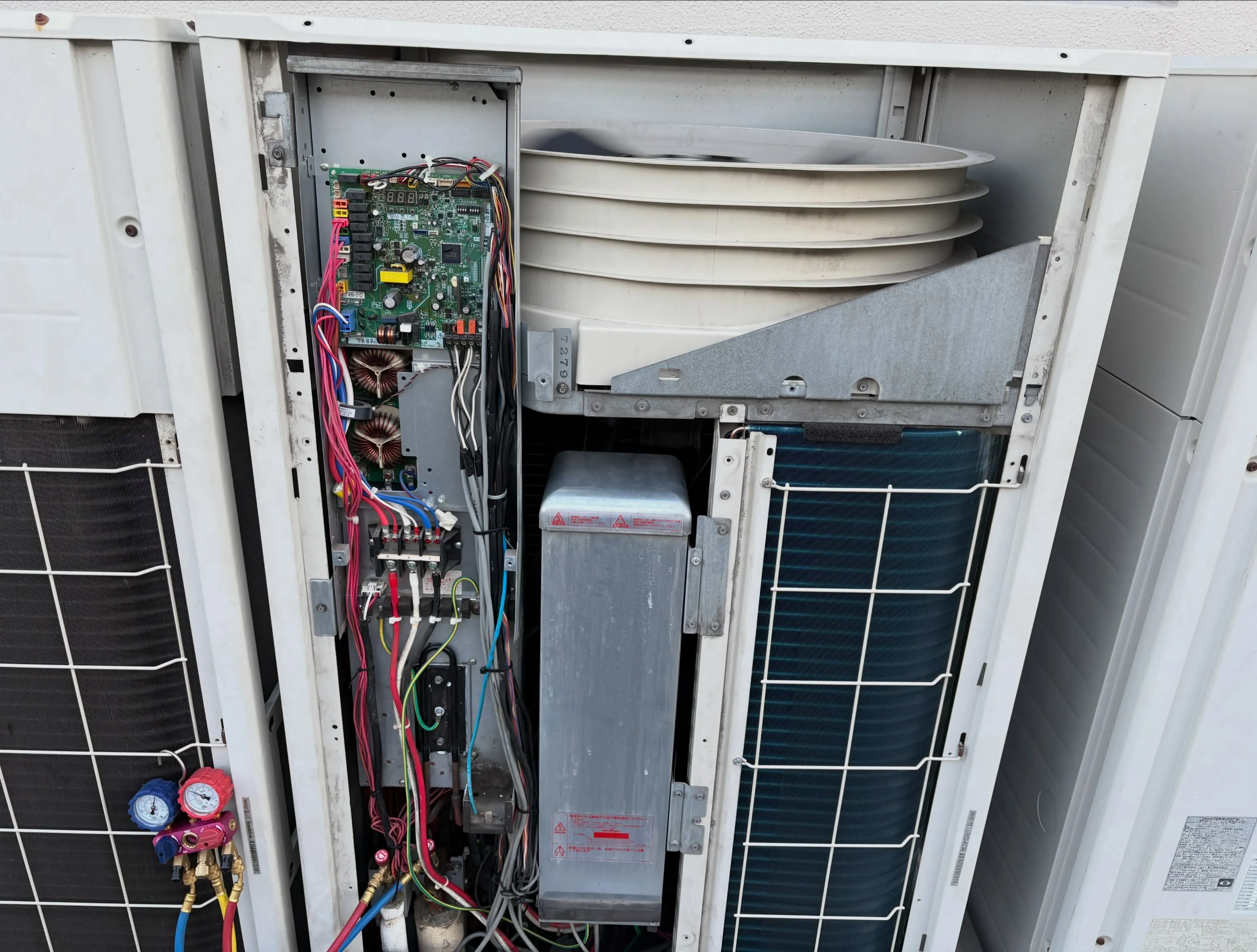 空調機熱交換器交換作業
